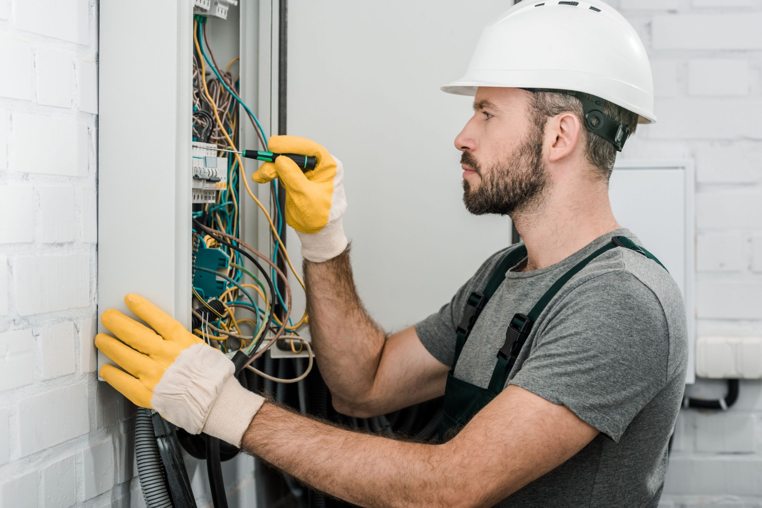 L'électricien pour vos prises de courant à Montréal