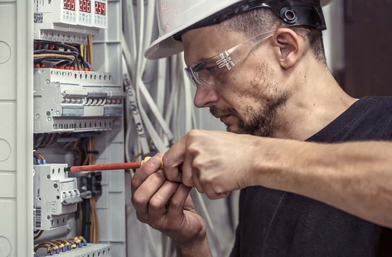 Installation d’un panneau de génératrice avec un électricien trucs et conseils pour un système Installation d’un panneau de génératrice avec un électricien trucs et conseils pour un système